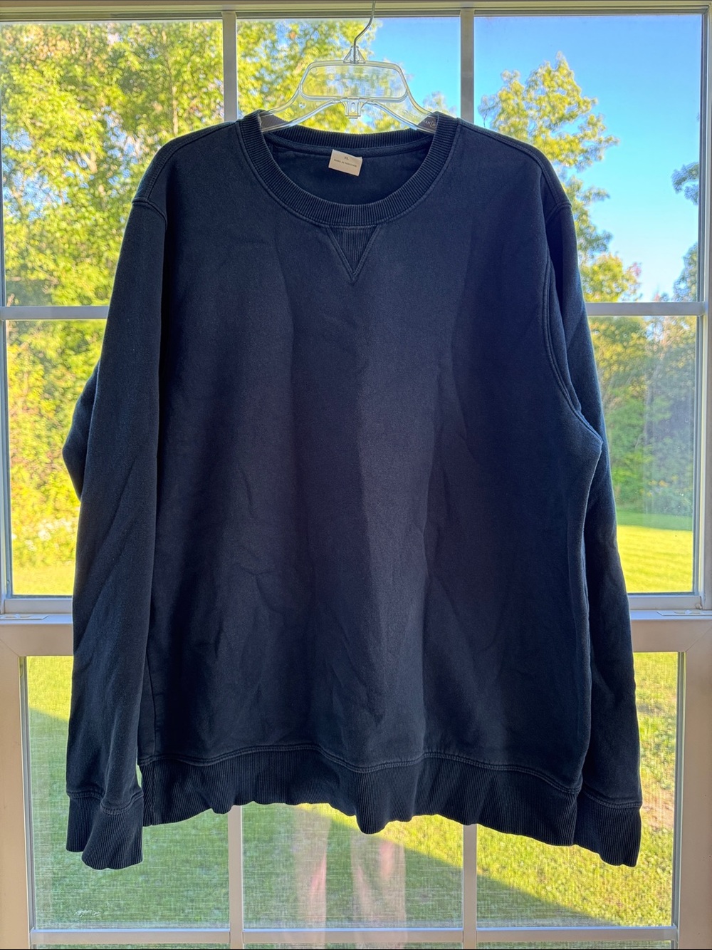 Berkley Jensen Classic Men's Navy Crewneck Sweatshirt. Menβs XL.